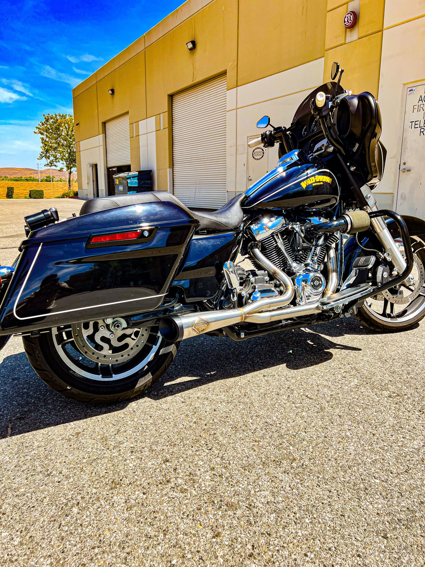 2017-PRESENT M8 BAGGER - CUTBACK