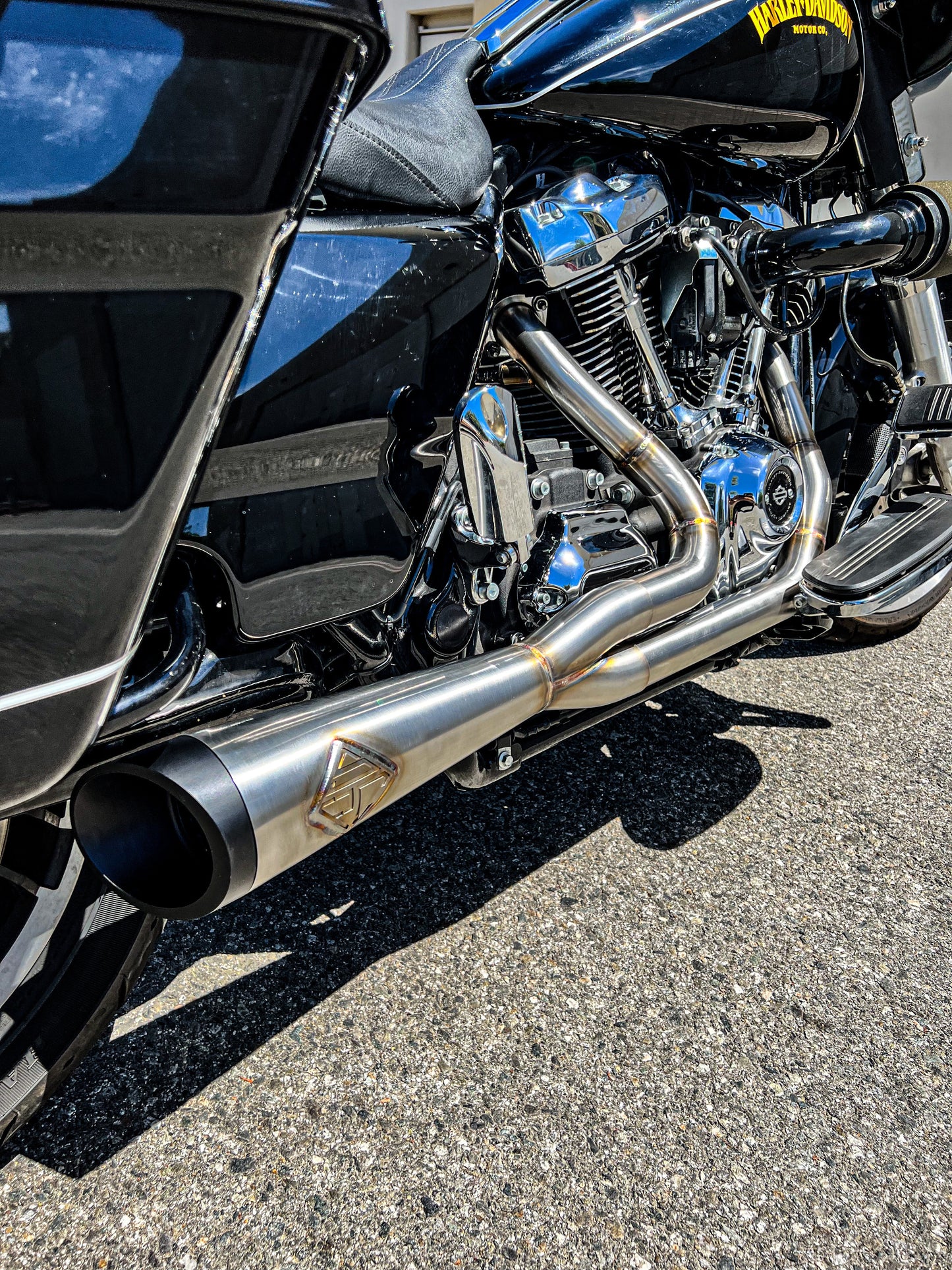 2017-PRESENT M8 BAGGER - CUTBACK