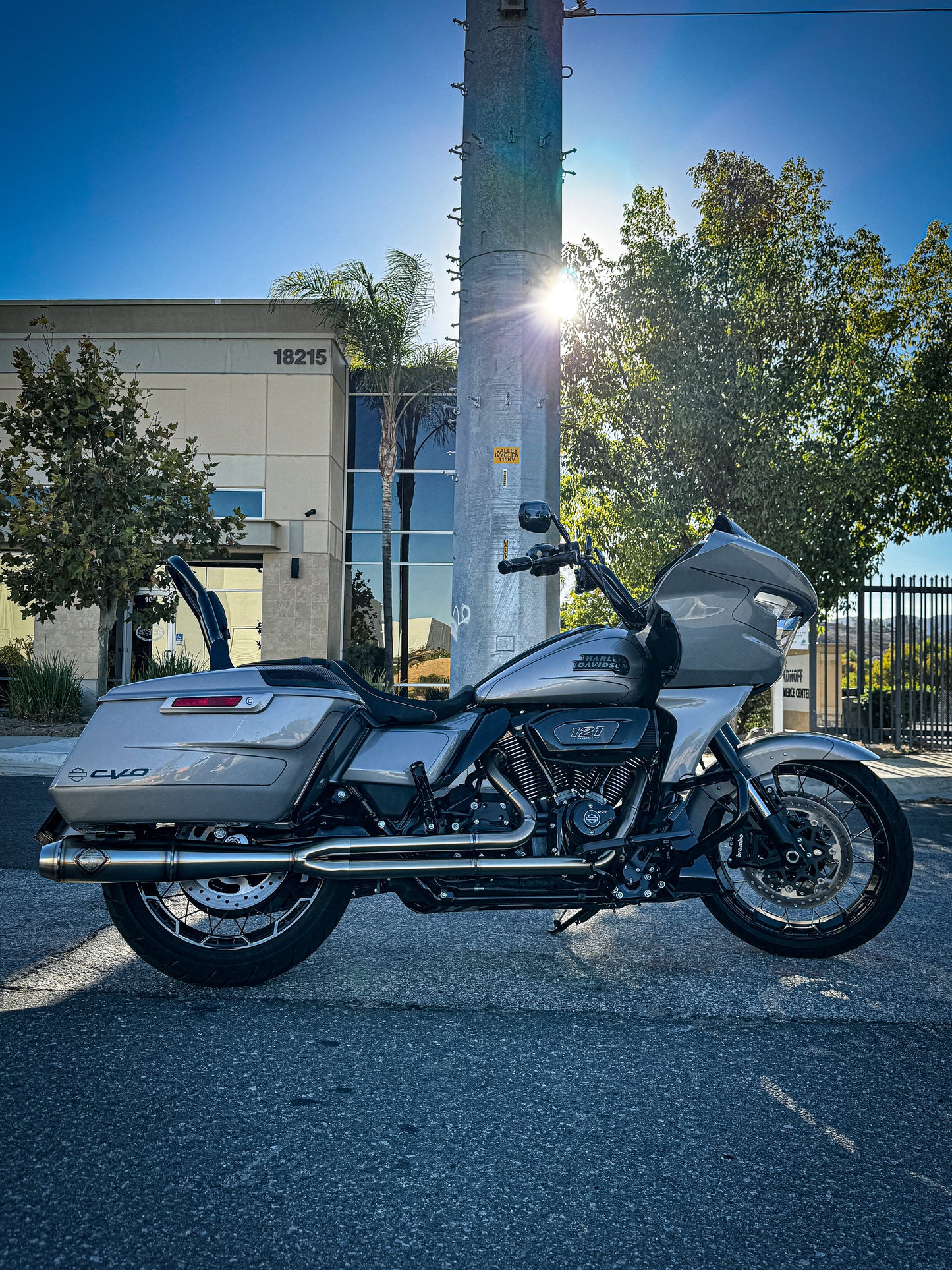 2017-PRESENT M8 BAGGER - FULL LENGTH TURNPIKE